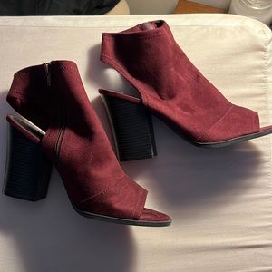 New without a box, never worn. Open toe, zip side. Wine/Cranberry color